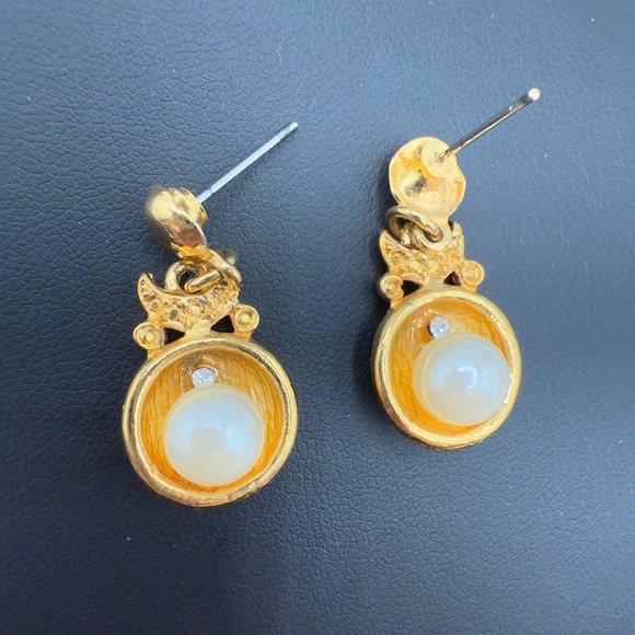 Elegant Gold Tone and Faux Pearl Minimalist Earrings - Picture 9 of 13